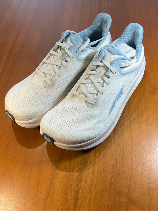 Altra Shoes - Altra Torin 8 Women's Athletic Shoes - White with Light Blue Accents